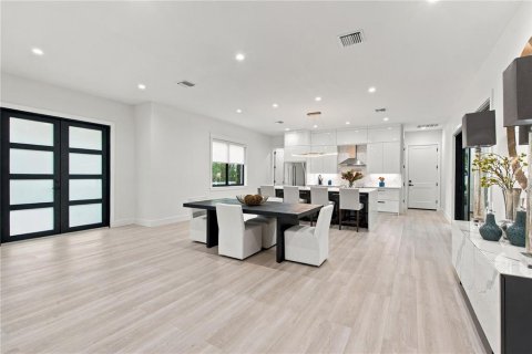 Villa ou maison à louer à Tampa, Floride: 3 chambres, 305.65 m2 № 2388603 - photo 12