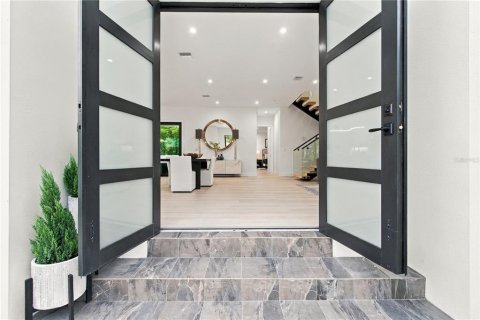 Villa ou maison à louer à Tampa, Floride: 3 chambres, 305.65 m2 № 2388603 - photo 4