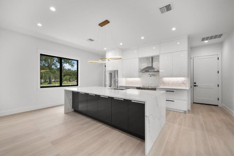 Villa ou maison à louer à Tampa, Floride: 3 chambres, 305.65 m2 № 2388603 - photo 15