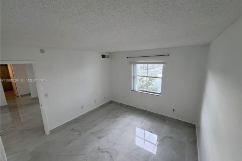 Condo in Cutler Bay, Florida, 2 bedrooms  № 2046483 - photo 30