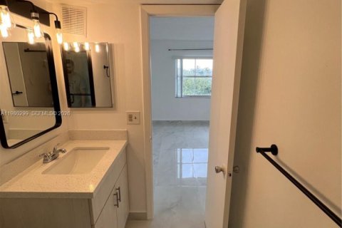 Condo in Cutler Bay, Florida, 2 bedrooms  № 2046483 - photo 25