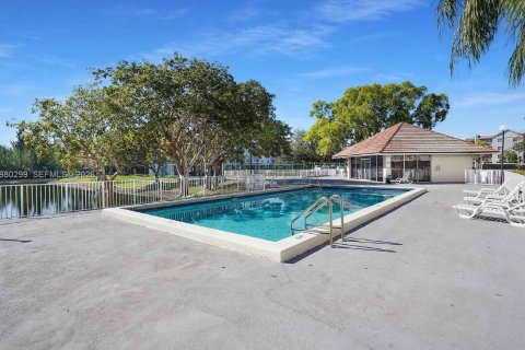 Condo in Cutler Bay, Florida, 2 bedrooms  № 2046483 - photo 8