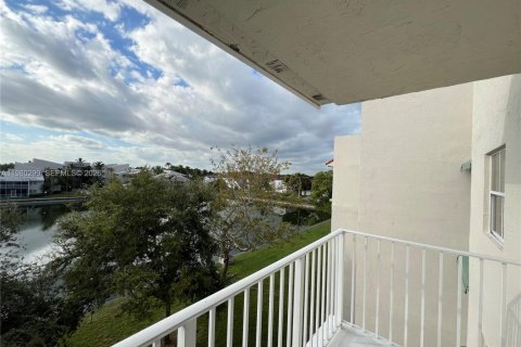 Condo in Cutler Bay, Florida, 2 bedrooms  № 2046483 - photo 3