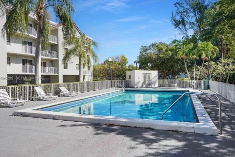 Condo in Cutler Bay, Florida, 2 bedrooms  № 2046483 - photo 7