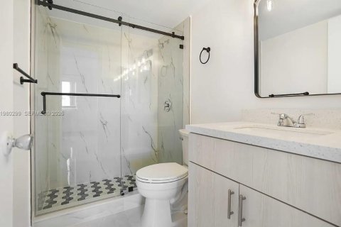 Condo in Cutler Bay, Florida, 2 bedrooms  № 2046483 - photo 13