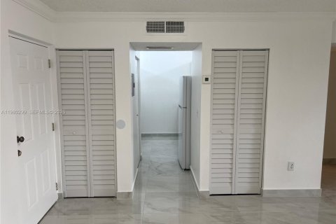 Condo in Cutler Bay, Florida, 2 bedrooms  № 2046483 - photo 24
