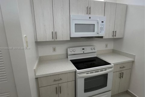 Condo in Cutler Bay, Florida, 2 bedrooms  № 2046483 - photo 23