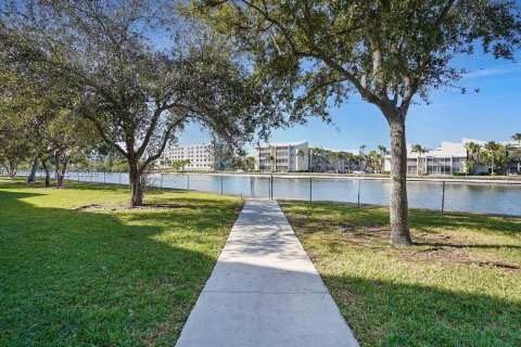 Condo in Cutler Bay, Florida, 2 bedrooms  № 2046483 - photo 11