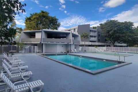 Condo in Cutler Bay, Florida, 2 bedrooms  № 1865343 - photo 25