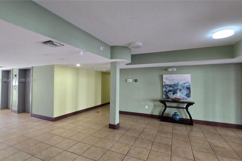 Condo in Cutler Bay, Florida, 2 bedrooms  № 1865343 - photo 18