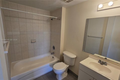 Condo in Cutler Bay, Florida, 2 bedrooms  № 1865343 - photo 13