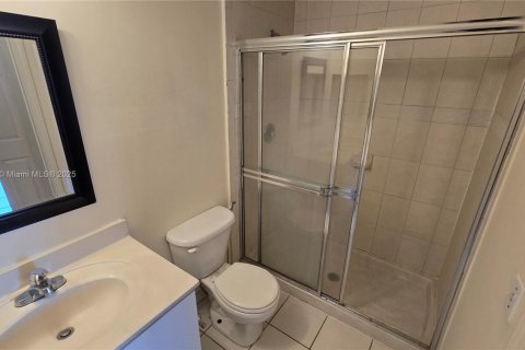 Condo in Cutler Bay, Florida, 2 bedrooms  № 1865343 - photo 17