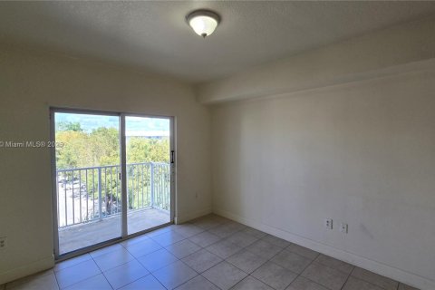 Condo in Cutler Bay, Florida, 2 bedrooms  № 1865343 - photo 7