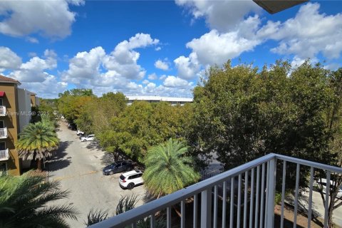 Condo in Cutler Bay, Florida, 2 bedrooms  № 1865343 - photo 12