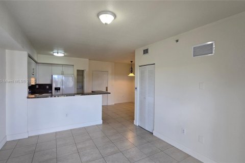 Condo in Cutler Bay, Florida, 2 bedrooms  № 1865343 - photo 2