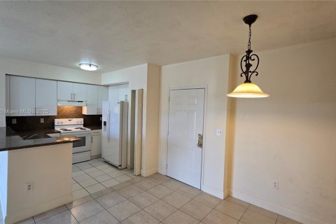 Condo in Cutler Bay, Florida, 2 bedrooms  № 1865343 - photo 10