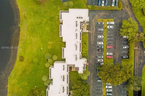 Copropriété à vendre à Davie, Floride: 2 chambres, 90.12 m2 № 2023431 - photo 19