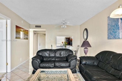 Copropriété à vendre à Davie, Floride: 2 chambres, 90.12 m2 № 2023431 - photo 8