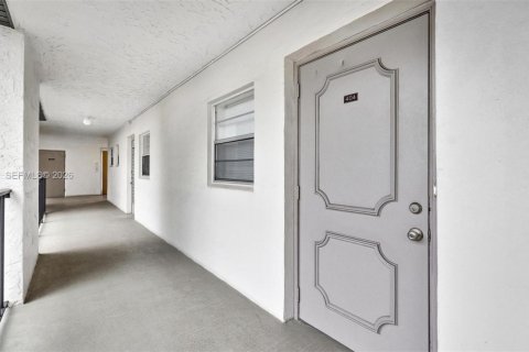 Copropriété à vendre à Davie, Floride: 2 chambres, 90.12 m2 № 2023431 - photo 3