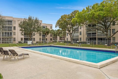 Copropriété à vendre à Davie, Floride: 2 chambres, 90.12 m2 № 2023431 - photo 22