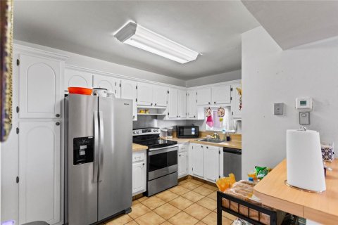 Condo in Pembroke Pines, Florida, 2 bedrooms № 2245228 - photo 12