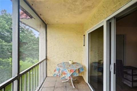Condo in Pembroke Pines, Florida, 2 bedrooms № 2245228 - photo 28