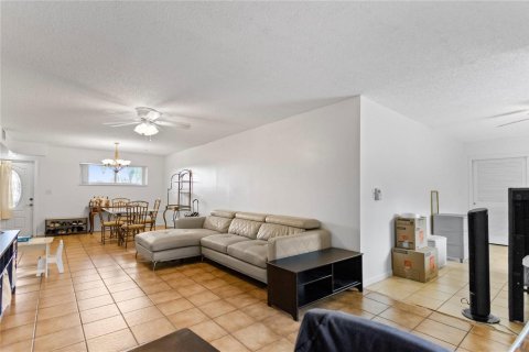 Condo in Pembroke Pines, Florida, 2 bedrooms № 2245228 - photo 22