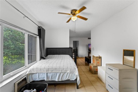 Condo in Pembroke Pines, Florida, 2 bedrooms № 2245228 - photo 26