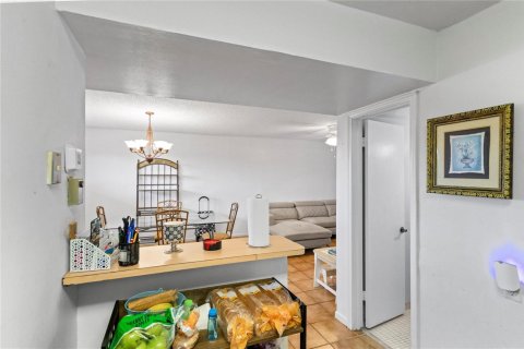 Condo in Pembroke Pines, Florida, 2 bedrooms № 2245228 - photo 17