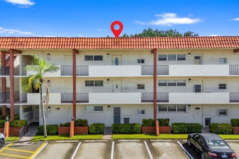 Condo in Pembroke Pines, Florida, 2 bedrooms  № 2245228