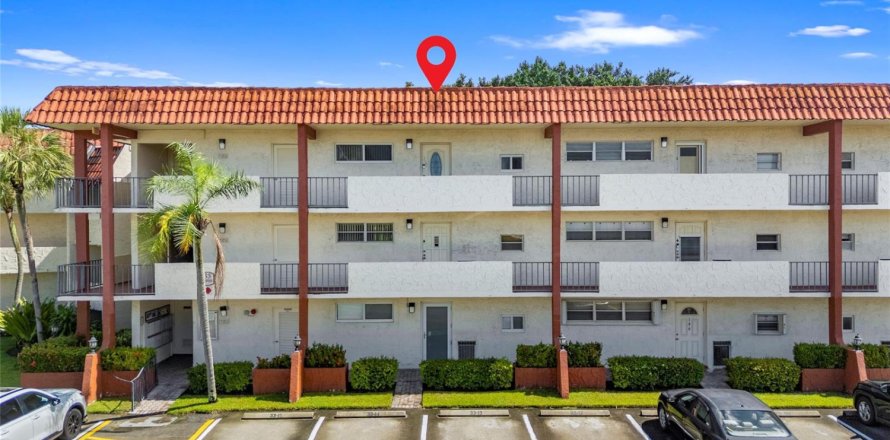 Condo in Pembroke Pines, Florida, 2 bedrooms № 2245228