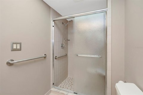 House in Sarasota, Florida 2 bedrooms, 151.43 sq.m. № 2202907 - photo 17