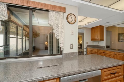 House in Sarasota, Florida 2 bedrooms, 151.43 sq.m. № 2202907 - photo 25