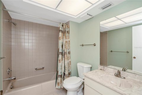 House in Sarasota, Florida 2 bedrooms, 151.43 sq.m. № 2202907 - photo 20