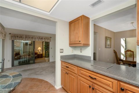 House in Sarasota, Florida 2 bedrooms, 151.43 sq.m. № 2202907 - photo 5