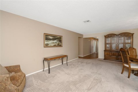 House in Sarasota, Florida 2 bedrooms, 151.43 sq.m. № 2202907 - photo 12