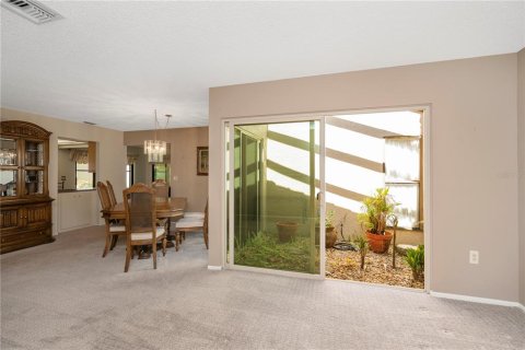 House in Sarasota, Florida 2 bedrooms, 151.43 sq.m. № 2202907 - photo 10