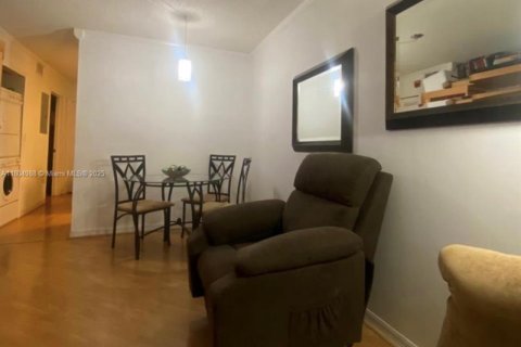 Condo in Miami, Florida, 2 bedrooms  № 1864178 - photo 2