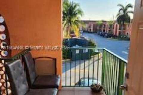 Condo in Miami, Florida, 2 bedrooms  № 1864178 - photo 4