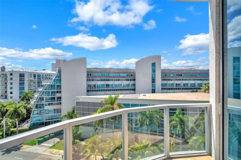 Condominio en alquiler en Aventura, Florida, 3 dormitorios, 128.02 m2 № 1922545 - foto 29