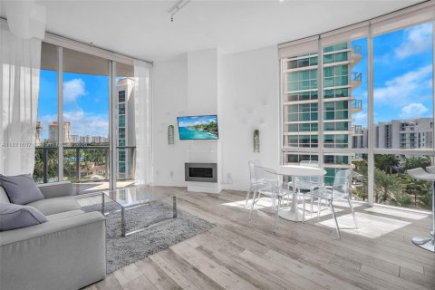 Condominio en alquiler en Aventura, Florida, 3 dormitorios, 128.02 m2 № 1922545 - foto 4