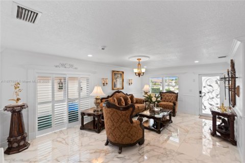 Villa ou maison à vendre à Miami, Floride: 3 chambres, 145.21 m2 № 1925307 - photo 9