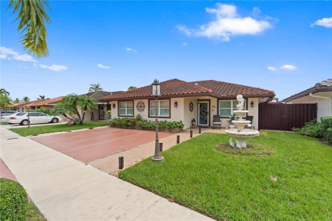 Villa ou maison à vendre à Miami, Floride: 3 chambres, 145.21 m2 № 1925307 - photo 4