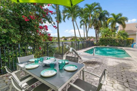 Villa ou maison à vendre à Boynton Beach, Floride: 4 chambres, 240.9 m2 № 1040672 - photo 1