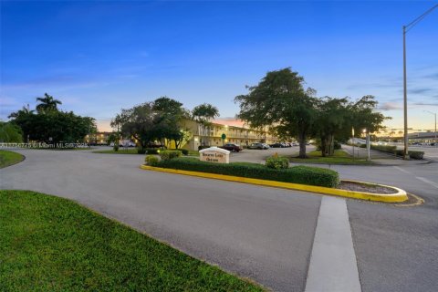 Copropriété à vendre à Aventura, Floride: 1 chambre, 74.32 m2 № 1860253 - photo 23