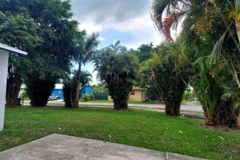 Casa en venta en Pahokee, Florida, 4 dormitorios, 107.77 m2 № 1155463 - foto 1