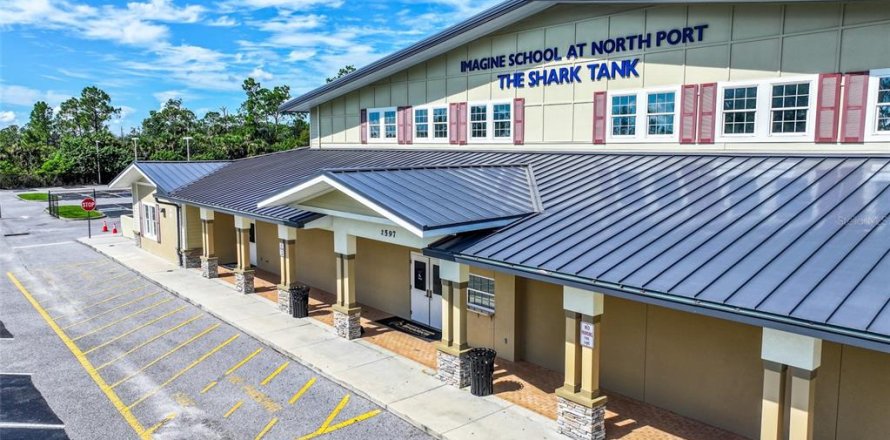 Propiedad comercial en North Port, Florida 1506.13 m2 № 1904190