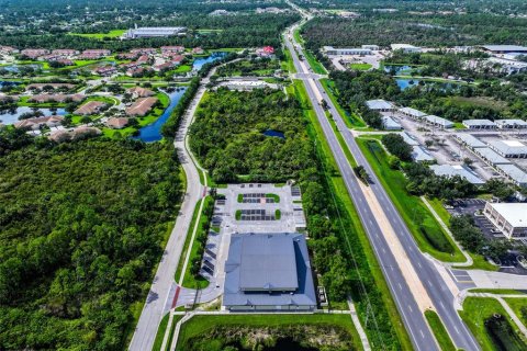 Propiedad comercial en venta en North Port, Florida, 1506.13 m2 № 1904190 - foto 9