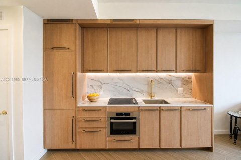 Condo in Miami, Florida, 1 bedroom № 2185863 - photo 4