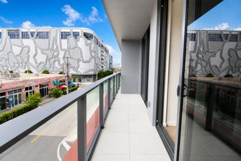 Condo in Miami, Florida, 1 bedroom № 2185863 - photo 11